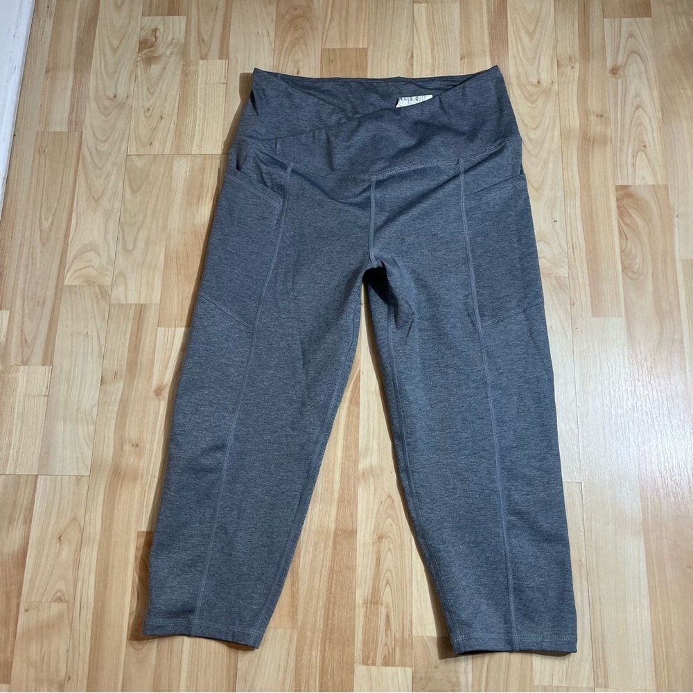 Earth Yoga Womens Grey Cross Over Cropped Leggings Size Large
